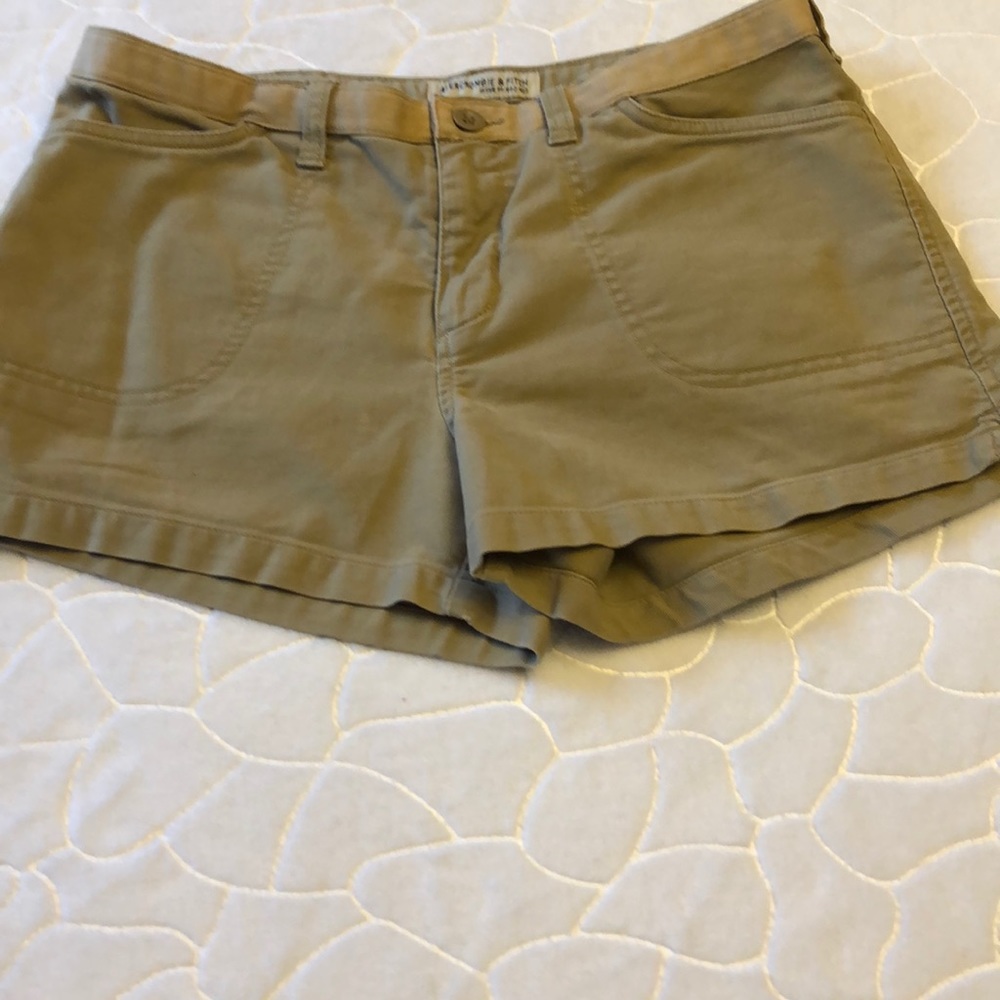 Abercrombie & Fitch essential khaki summer shorts